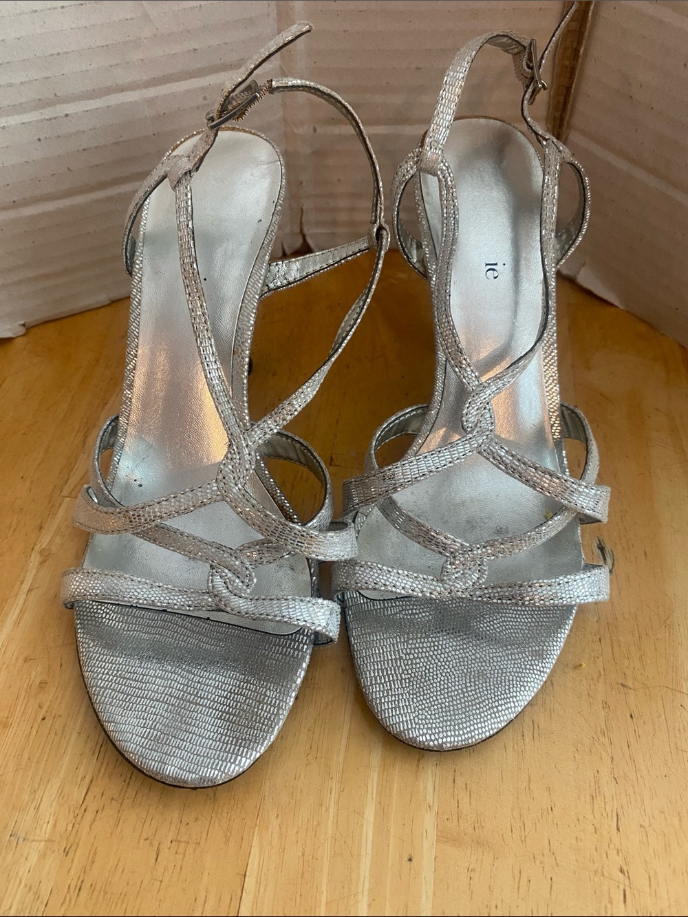 Silver Strappy Evening Sandals size 8 faux snakeskin leather sole sparkly
